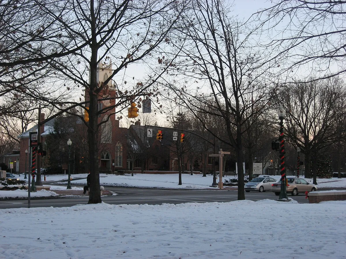 Worthington Public Square at High Street and Dublin-Granville Road, Ohio